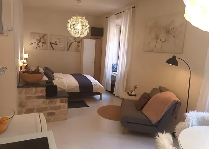 Leut Apartment