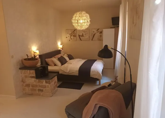 Leut Apartment